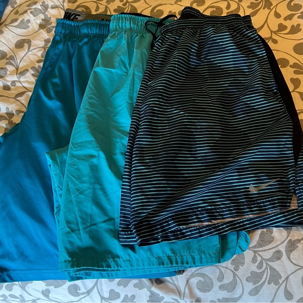 3 men’s L Nike shorts like new